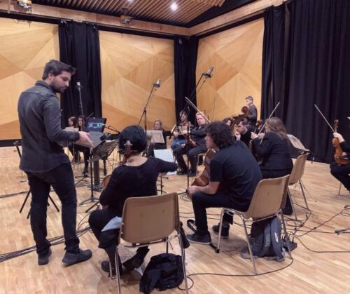 Grabando con la orquesta REEC junto al productor director y compositor Emilio Esteban